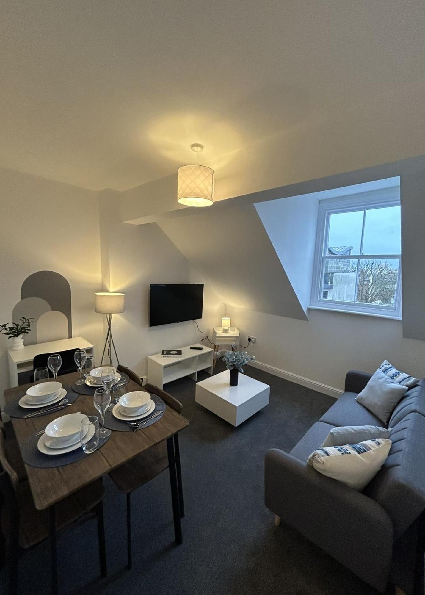 Brand New Modern Apartments Steps From Gloucester Quays Bagian luar foto