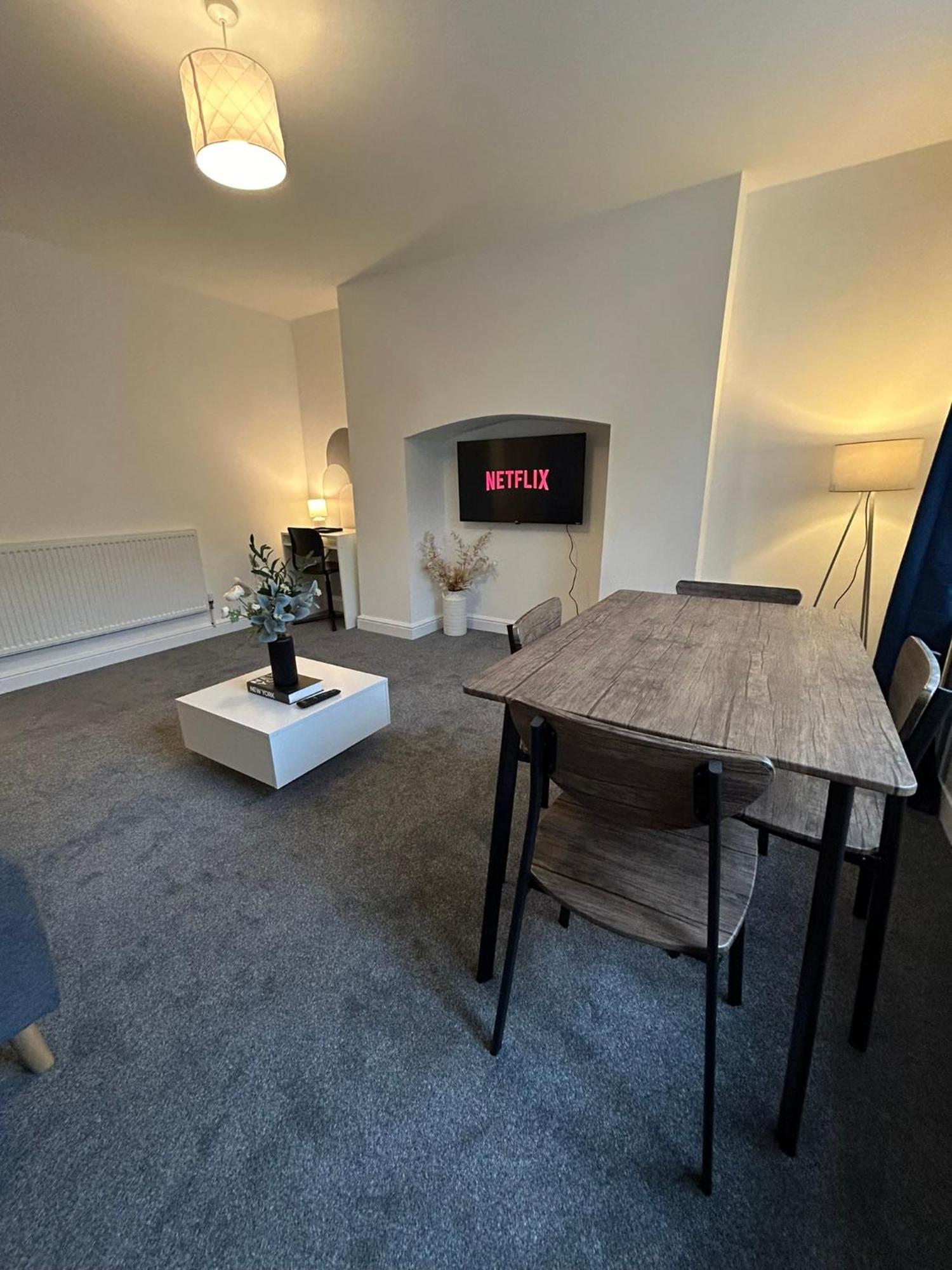 Brand New Modern Apartments Steps From Gloucester Quays Bagian luar foto