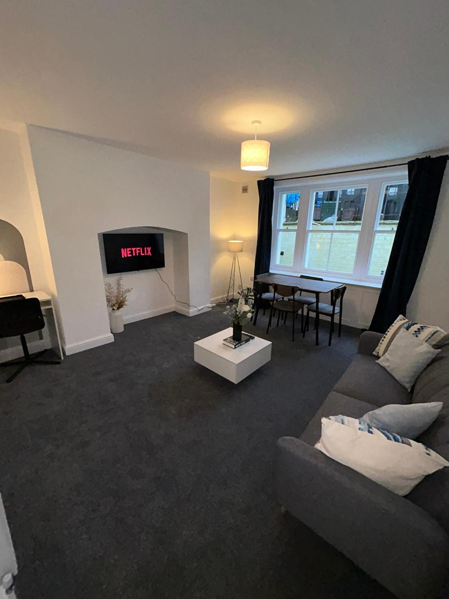 Brand New Modern Apartments Steps From Gloucester Quays Bagian luar foto