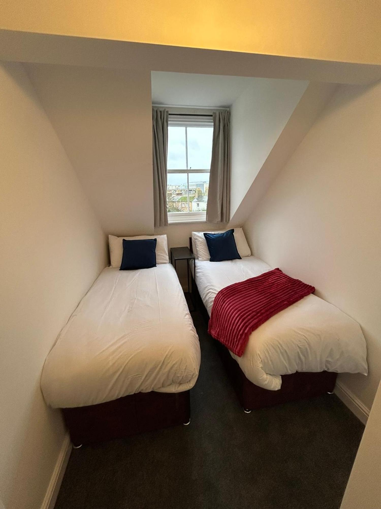 Brand New Modern Apartments Steps From Gloucester Quays Bagian luar foto