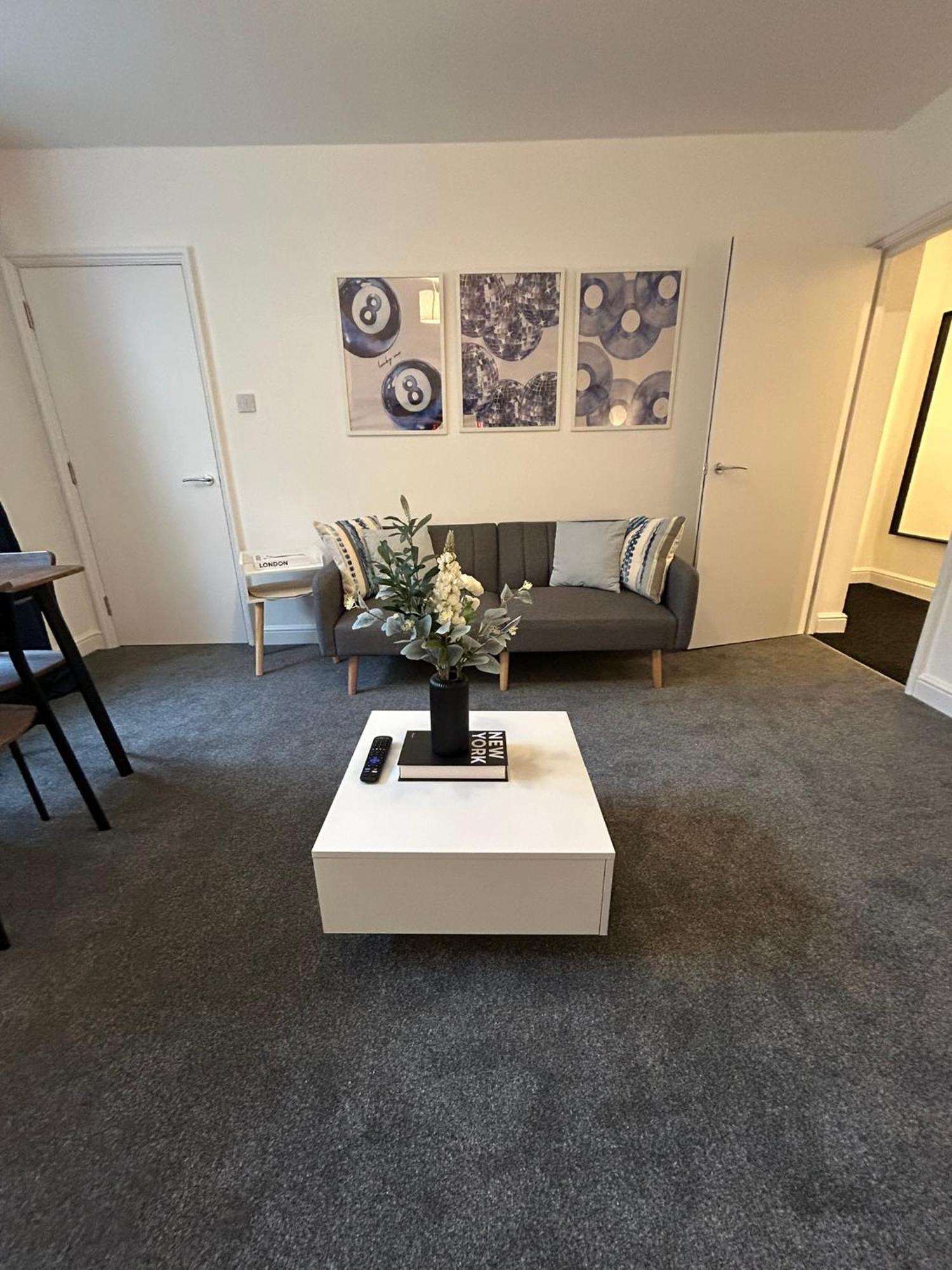 Brand New Modern Apartments Steps From Gloucester Quays Bagian luar foto
