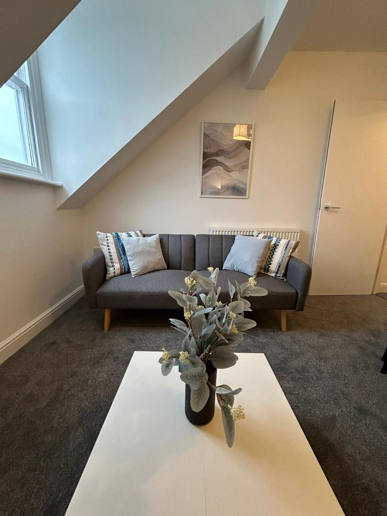 Brand New Modern Apartments Steps From Gloucester Quays Bagian luar foto