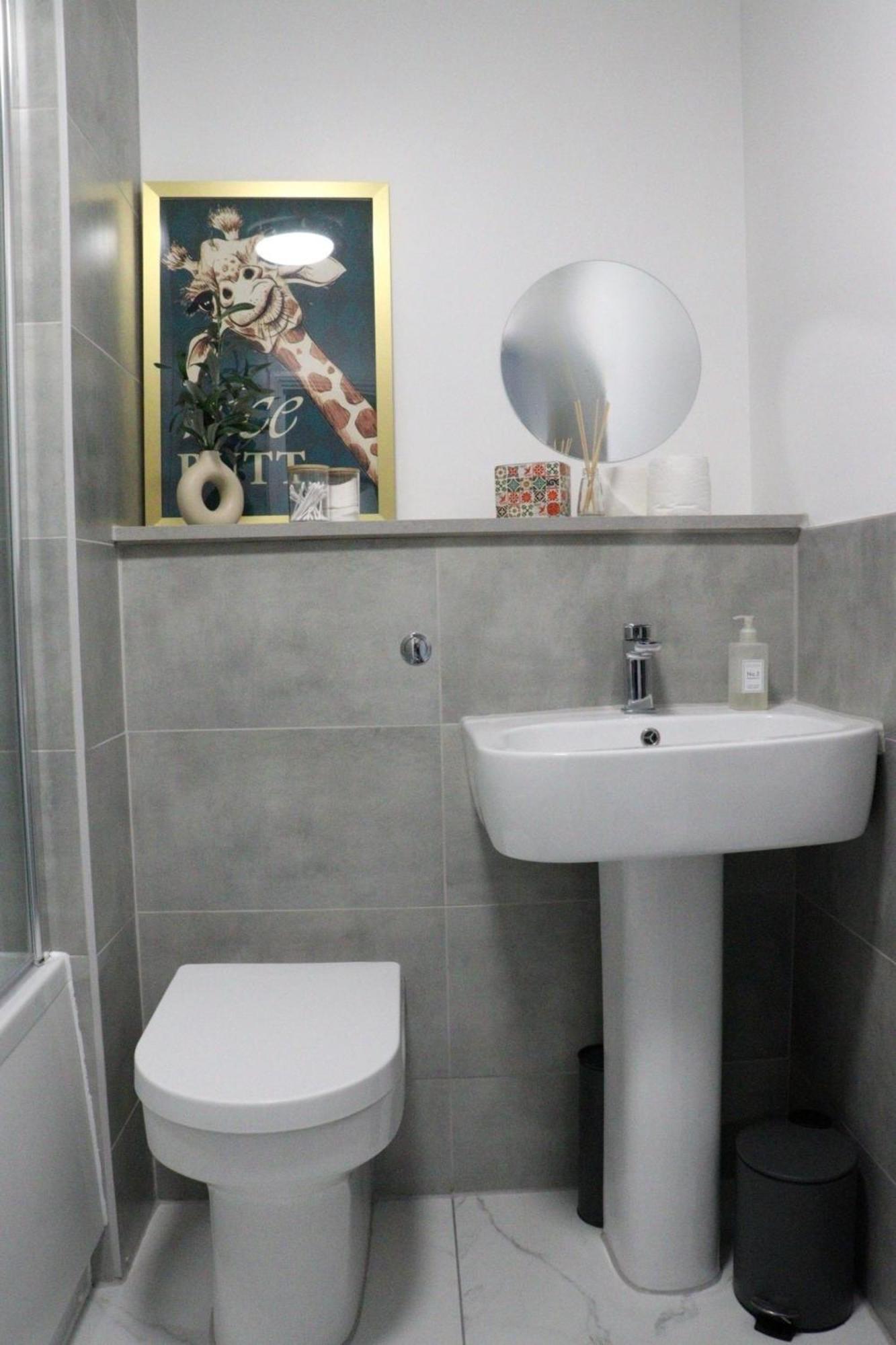 Brand New Modern Apartments Steps From Gloucester Quays Bagian luar foto