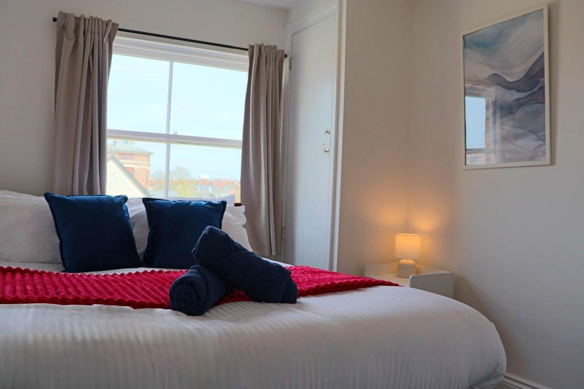 Brand New Modern Apartments Steps From Gloucester Quays Bagian luar foto