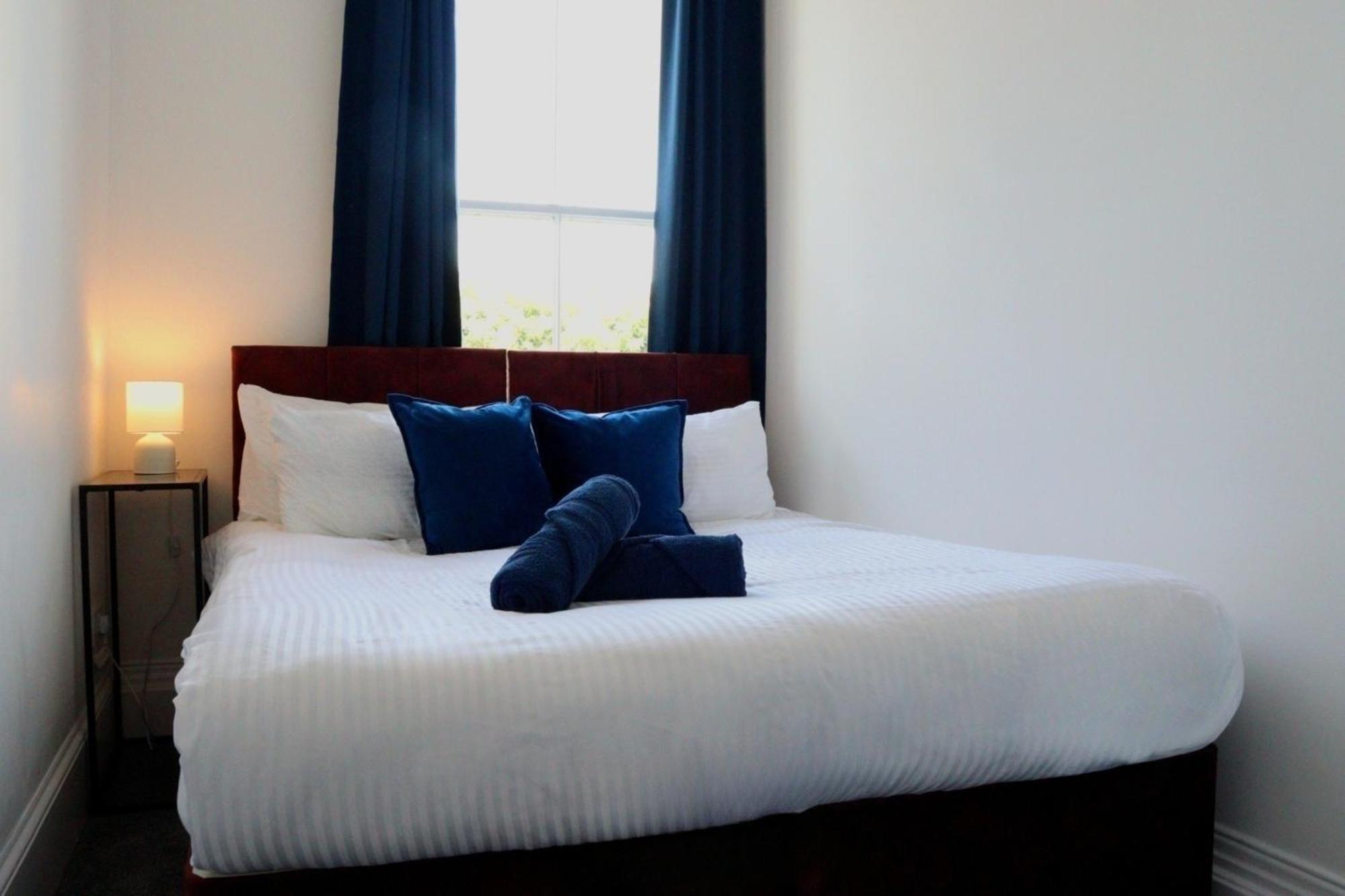 Brand New Modern Apartments Steps From Gloucester Quays Bagian luar foto