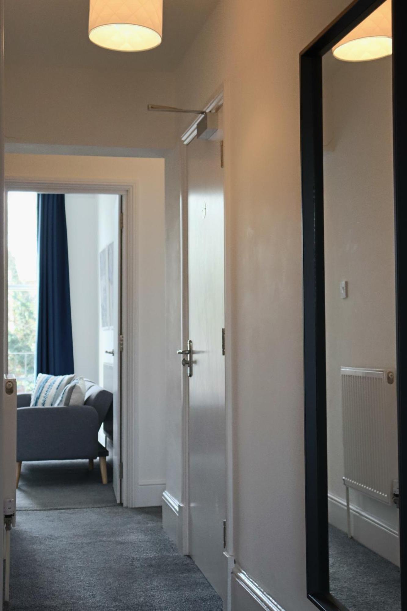 Brand New Modern Apartments Steps From Gloucester Quays Bagian luar foto