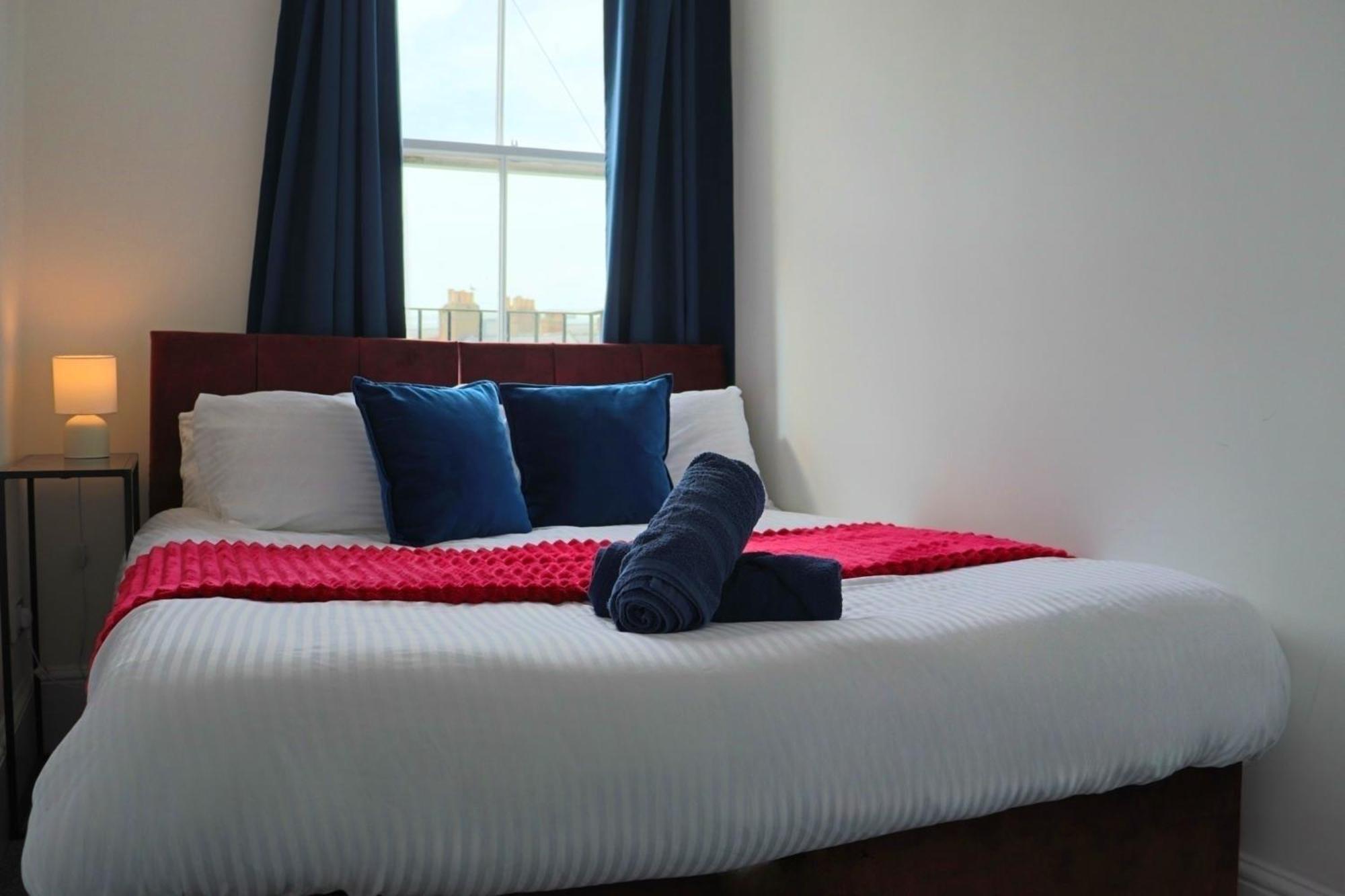 Brand New Modern Apartments Steps From Gloucester Quays Bagian luar foto