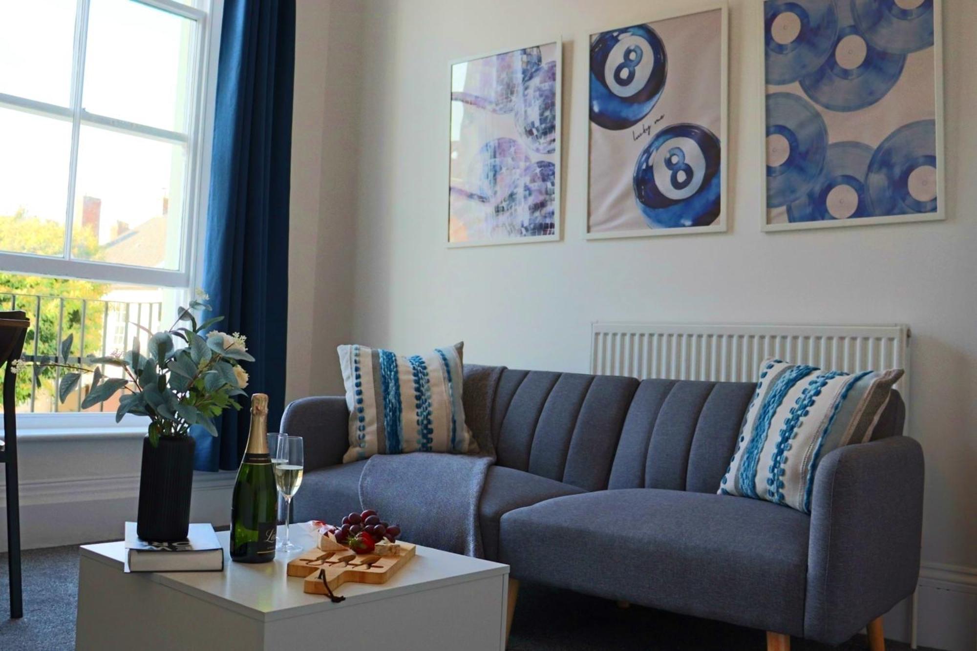 Brand New Modern Apartments Steps From Gloucester Quays Bagian luar foto