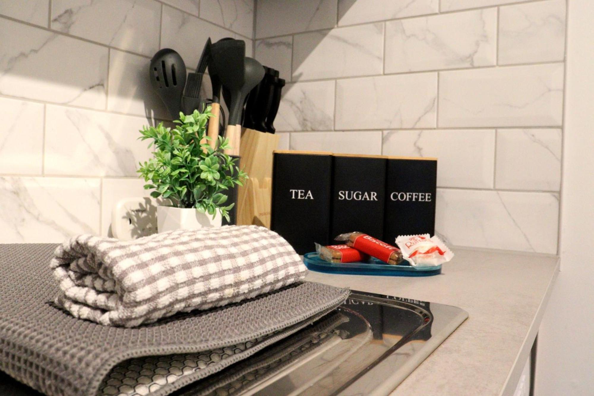 Brand New Modern Apartments Steps From Gloucester Quays Bagian luar foto