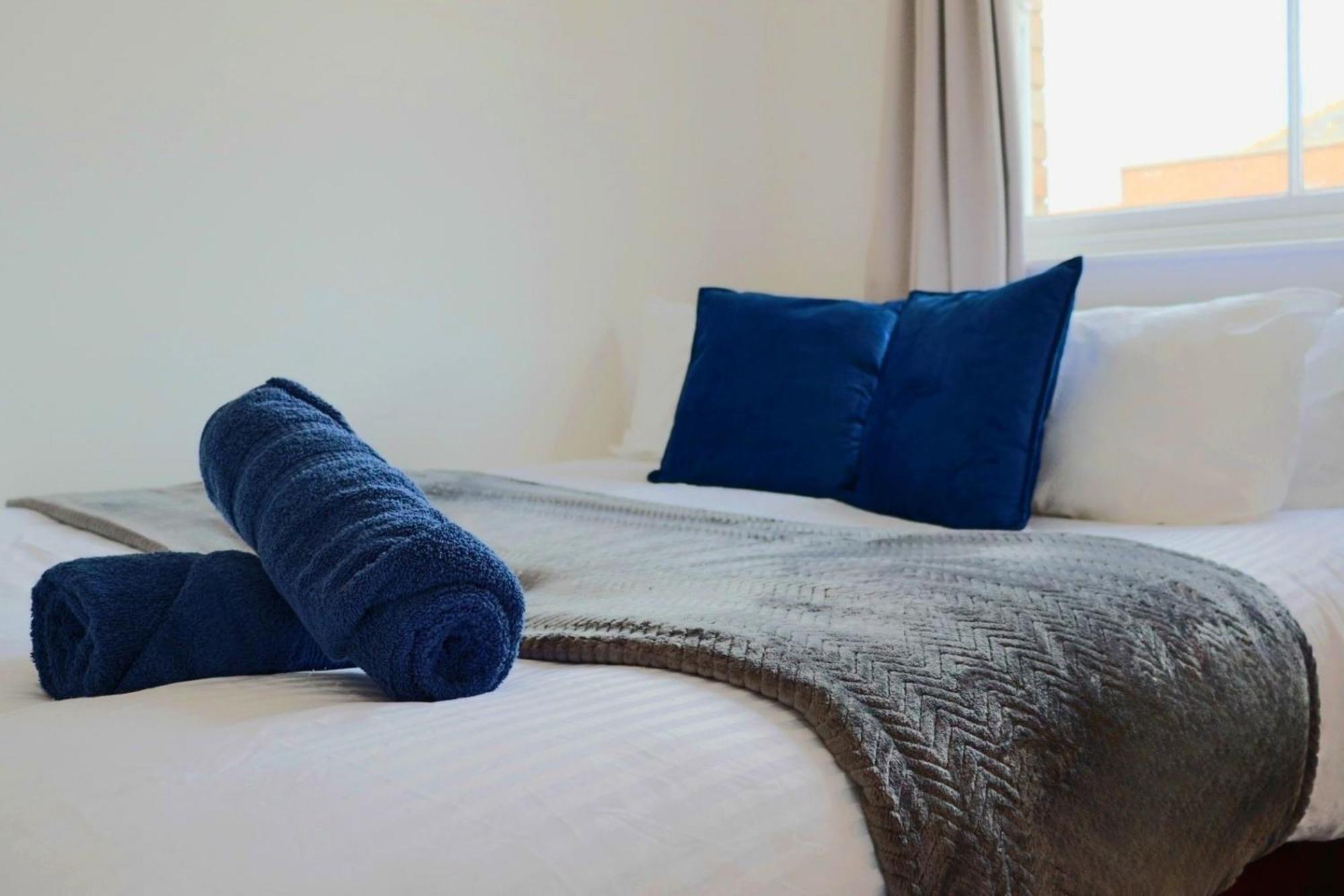 Brand New Modern Apartments Steps From Gloucester Quays Bagian luar foto